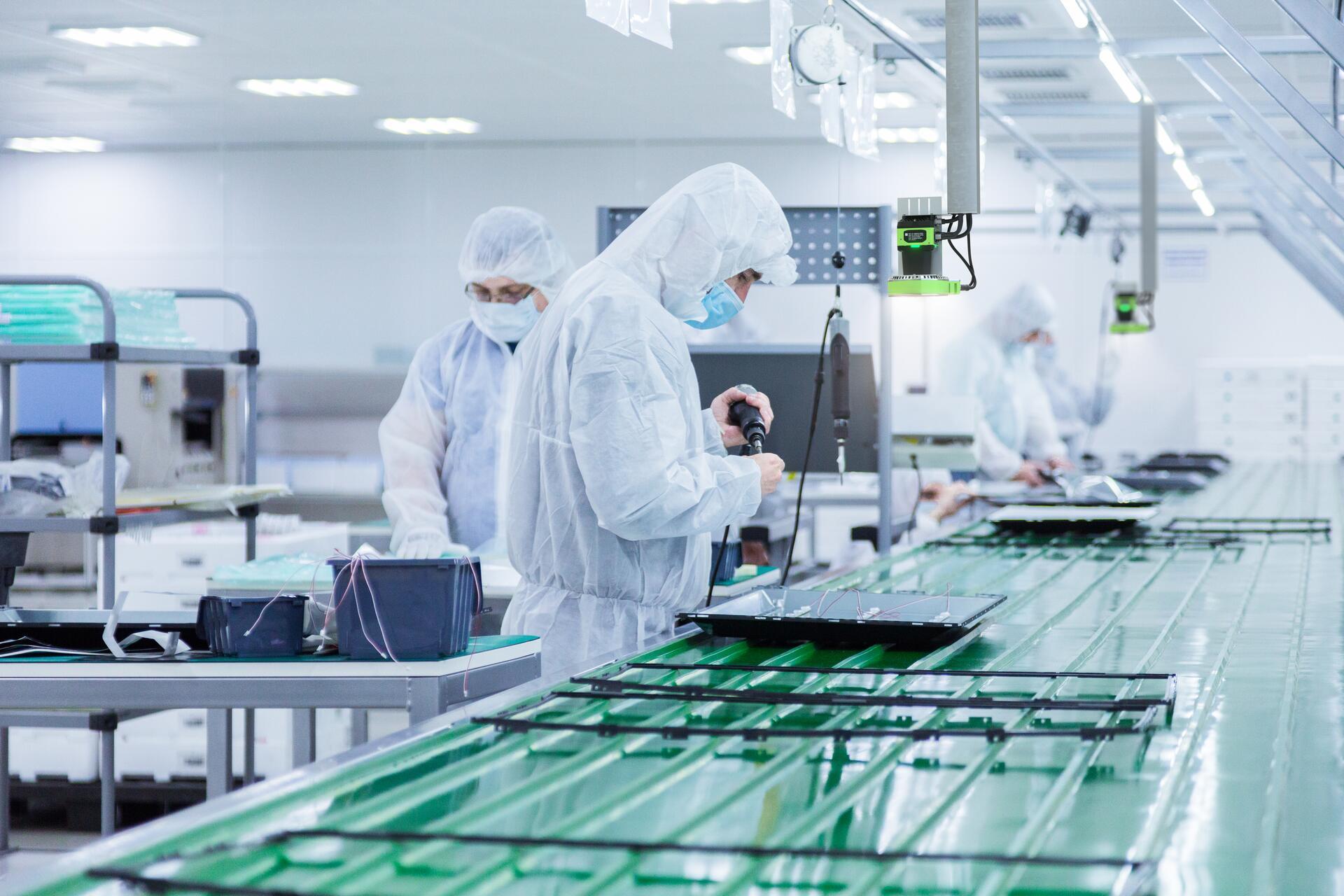 manufacturing-photography-application-vs70-ring-light-assembly-verification-web-72dpi