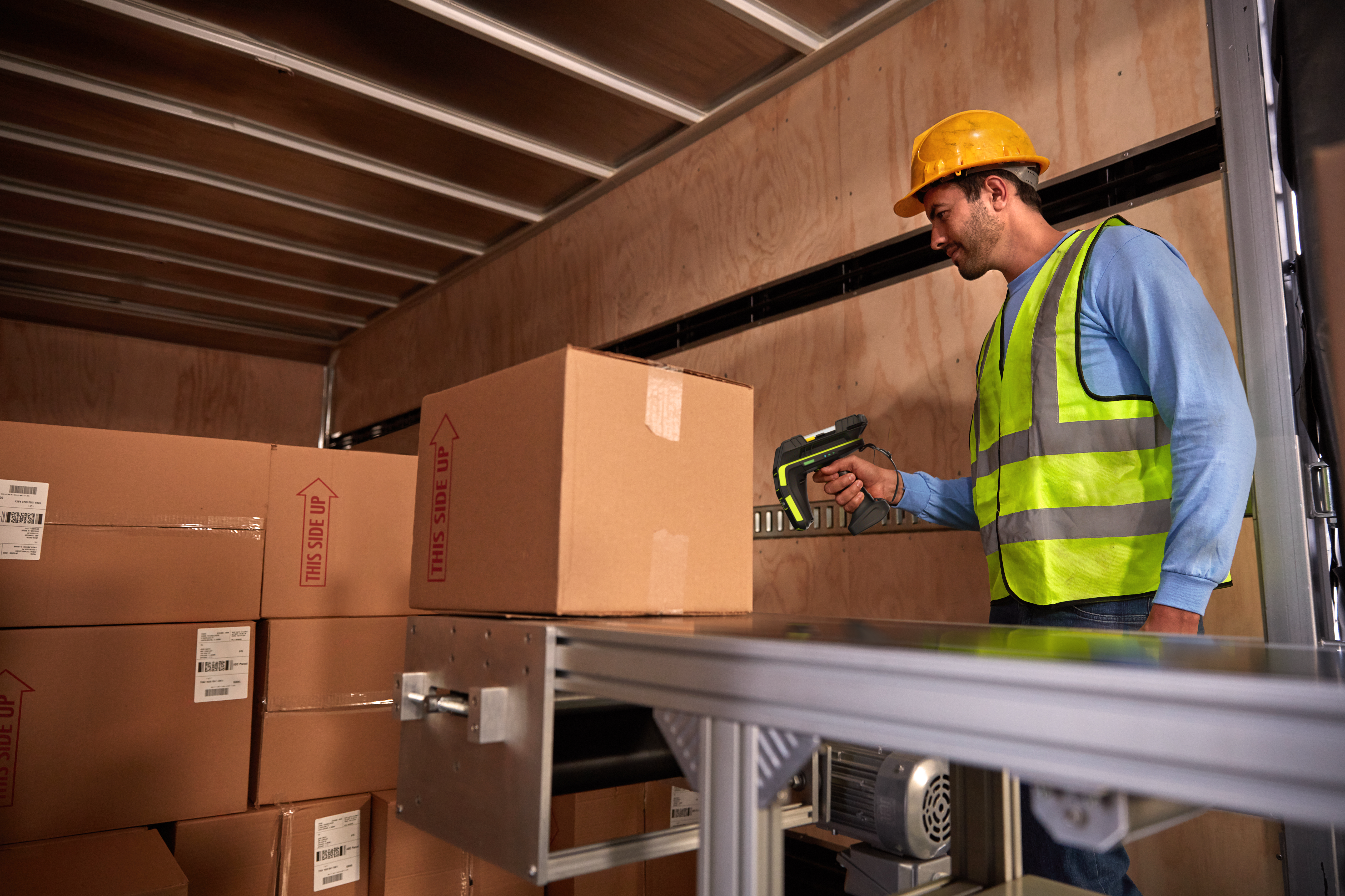 rfd90-standard-tc77-warehouse-boxes-rfid-7800x5200-pix-300-dpi - Original File