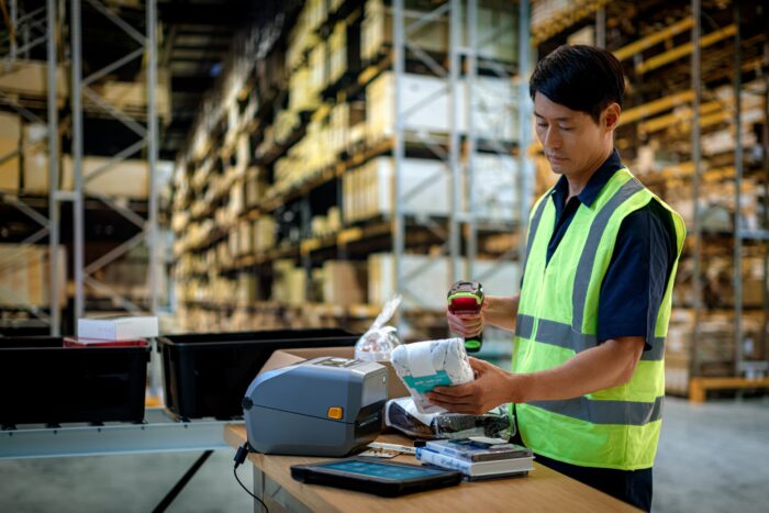 warehouse-photography-application-packing-l10-zd620-ds3678